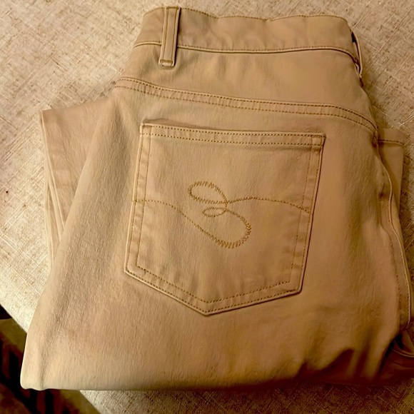 Escada Sport Linda pant excellent condition. Size 8. No size tag see measurement - Picture 8 of 8